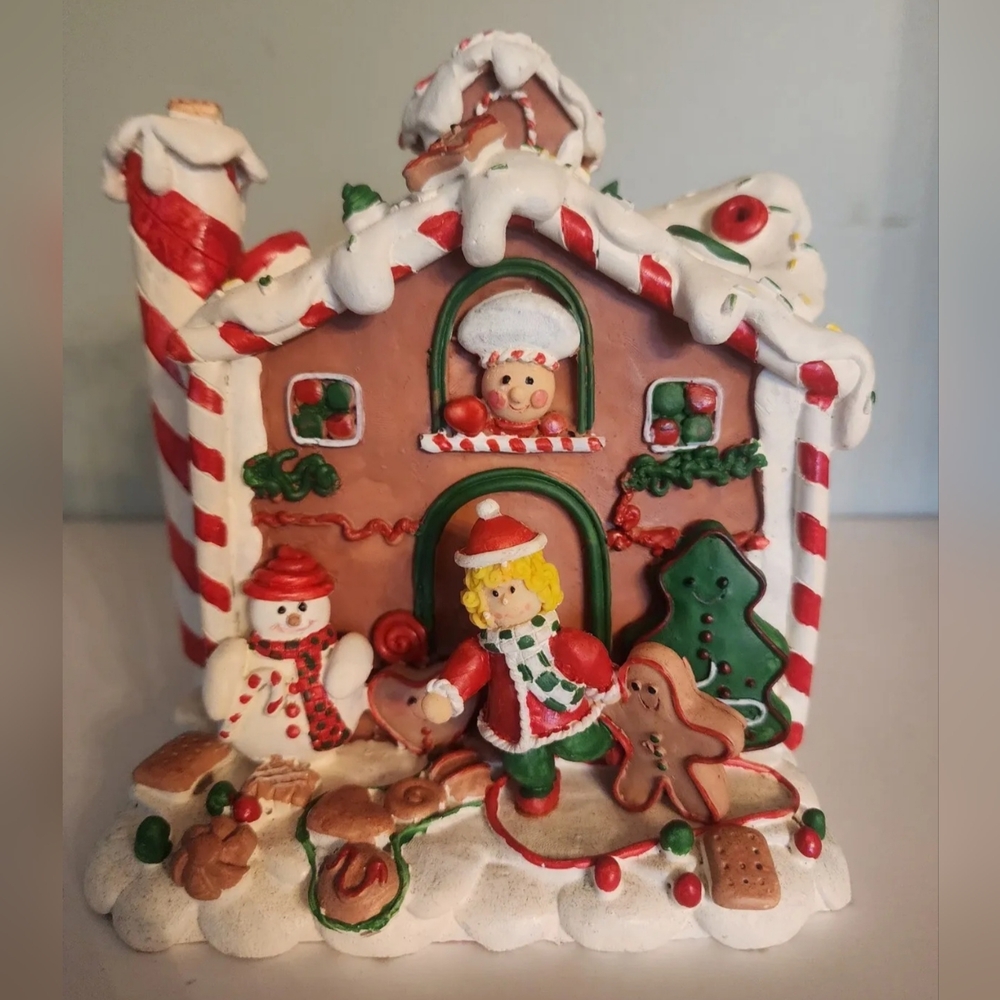 Lincolnshire Collection Gingerbread House